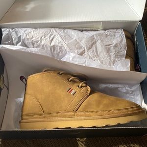 Tommy Hilfiger boots 8 mens